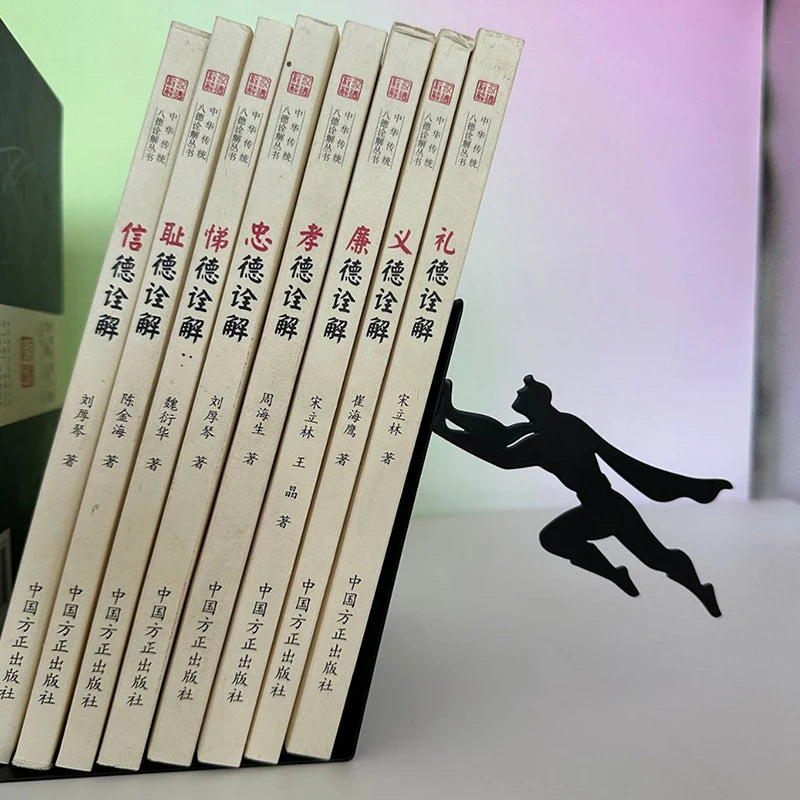 Superhero Bookend Figurines – Stylish Metal Support for Your Bookshelf